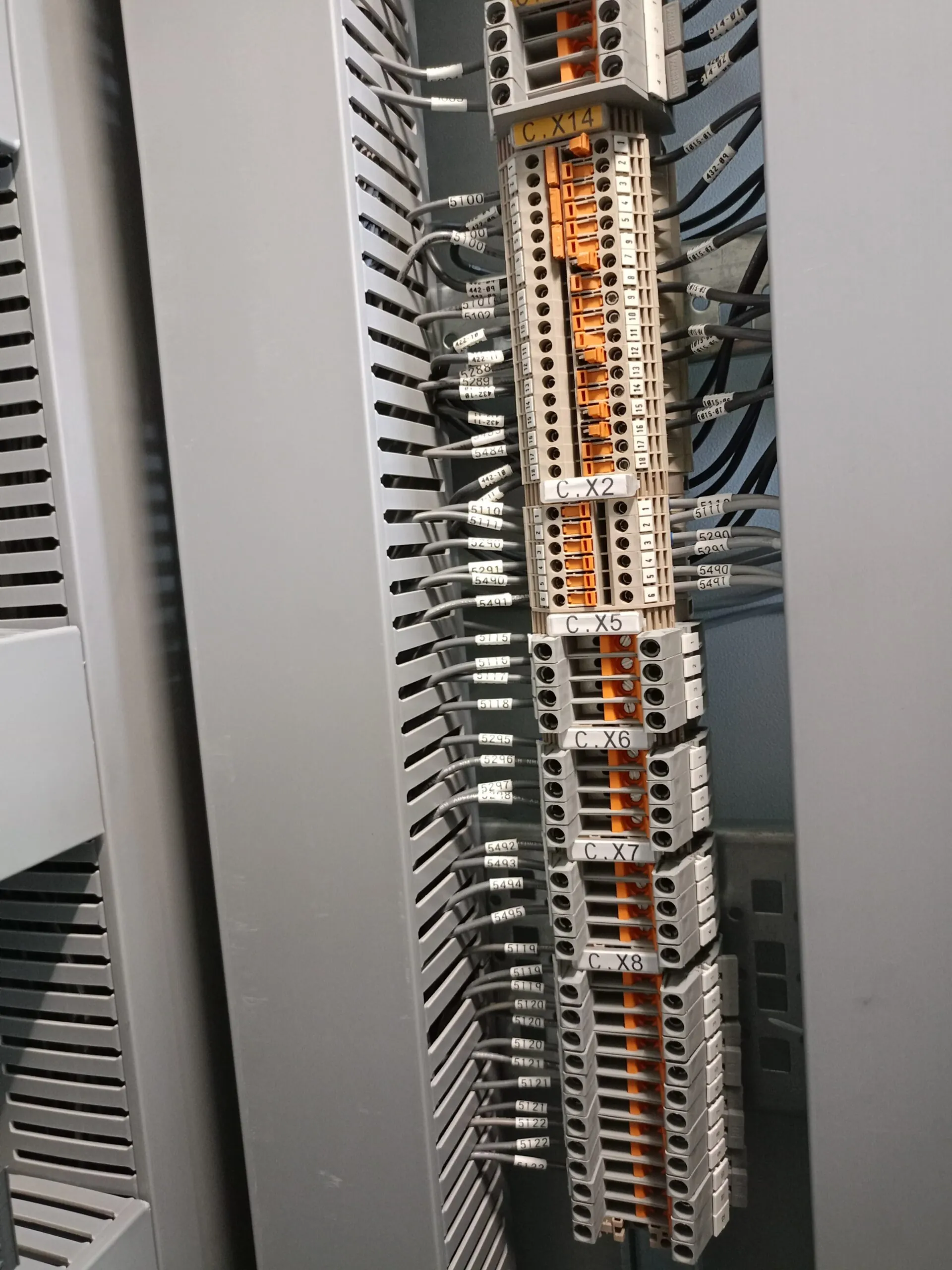 Diseño y Suministro de Tableros de Control y Protección para la Subestación de 115 kV Viloma — ELFEC
